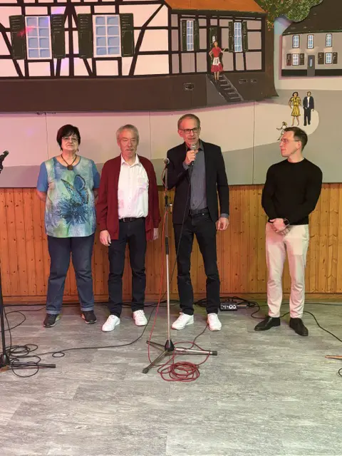 Bürgermeister Gerold Wenzens zu Besuch beim Frühlingsfest