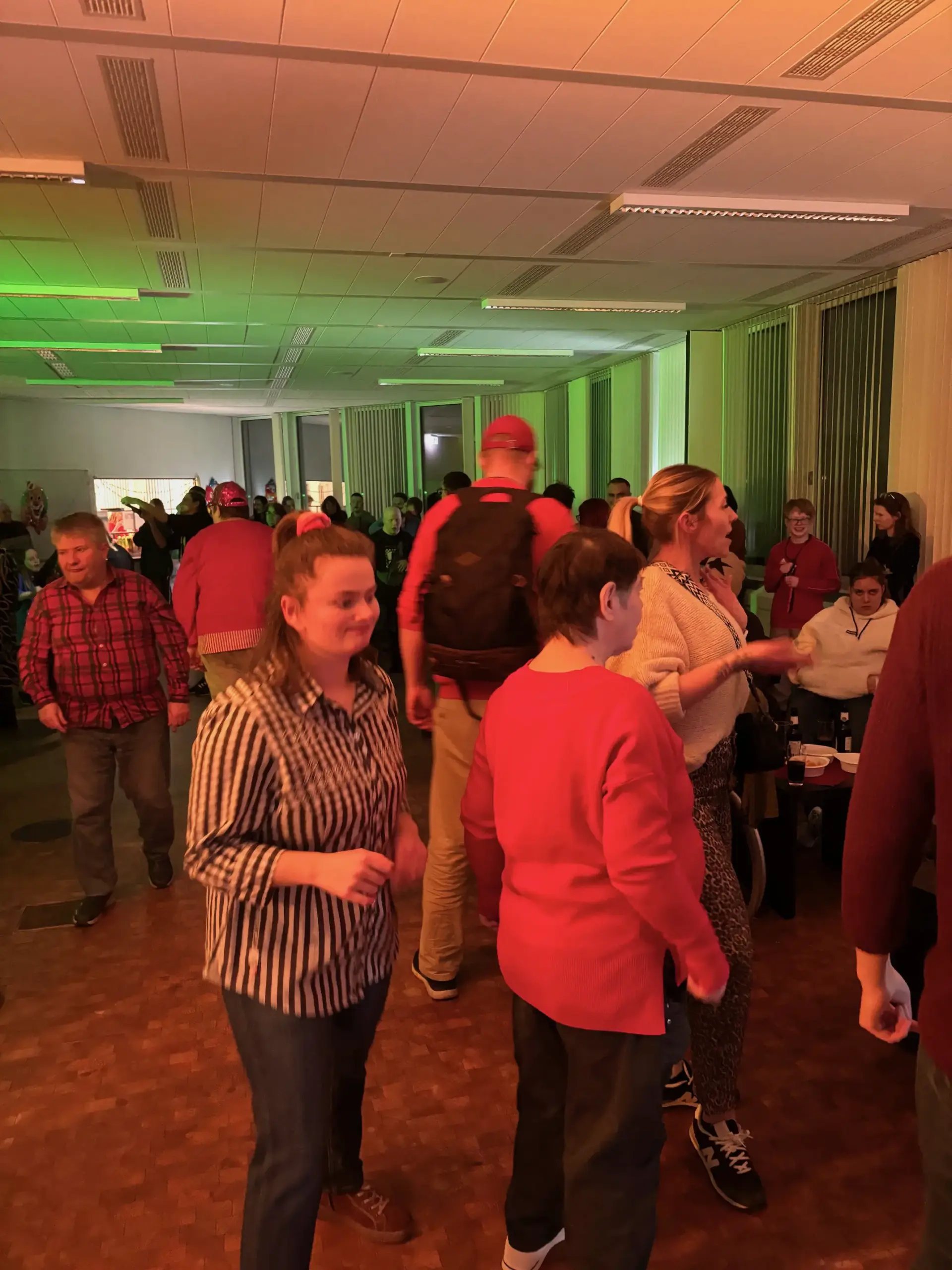Disco-Stimmung in der Sparkasse Langenfeld